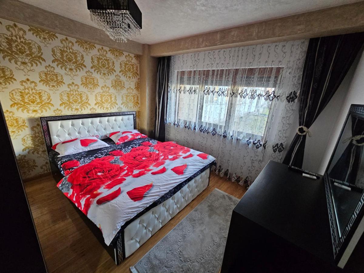 3 Living, 2 Bai, Modern Apartment Craiova