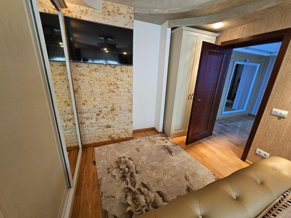 3 Living, 2 Bai, Modern * Craiova